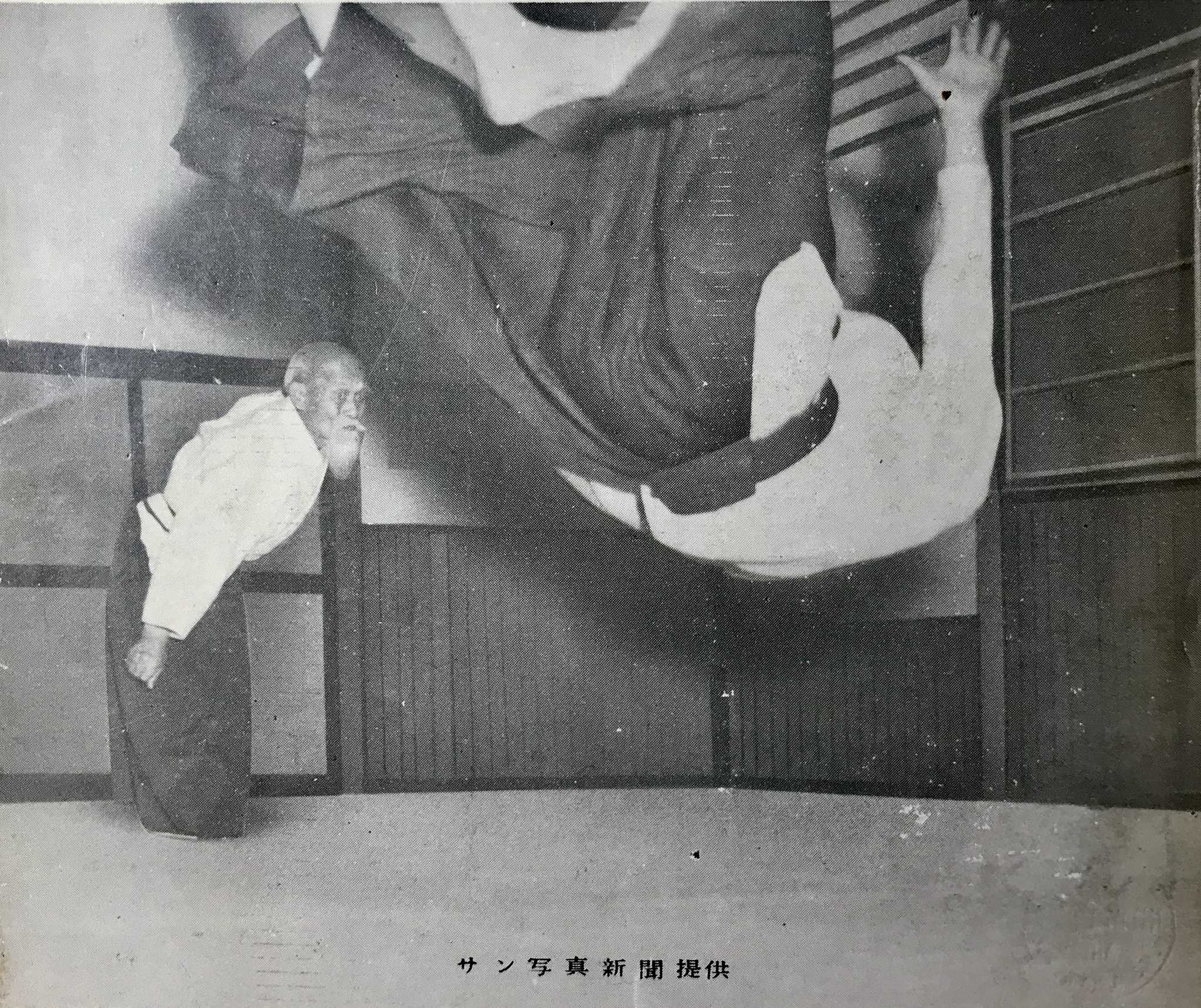 Fotografie z obálky knihy Aikidó \(1957\)
